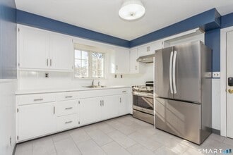8 Reynolds Pl in Greenwich, CT - Building Photo - Building Photo