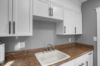 1175 Lakeview Dr in Auburn, AL - Building Photo - Building Photo