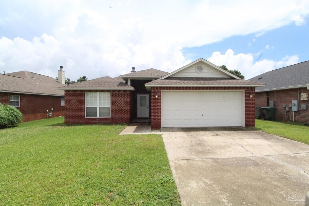 1118 Calinda Dr in Pensacola, FL - Building Photo