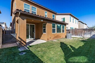 850 Winchell Wy W in Madera, CA - Building Photo - Building Photo