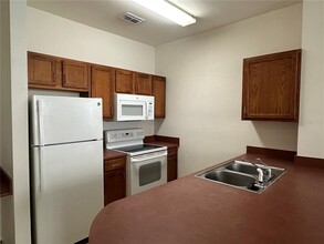 8137 Claire Ann Dr-Unit -103 in Orlando, FL - Building Photo - Building Photo