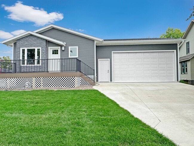 property at 607 W Main St