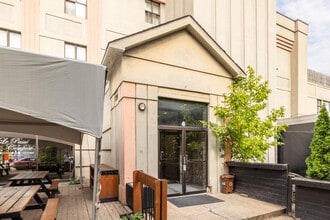 1312-1318 de Maisonneuve Boul E in Montréal, QC - Building Photo - Building Photo