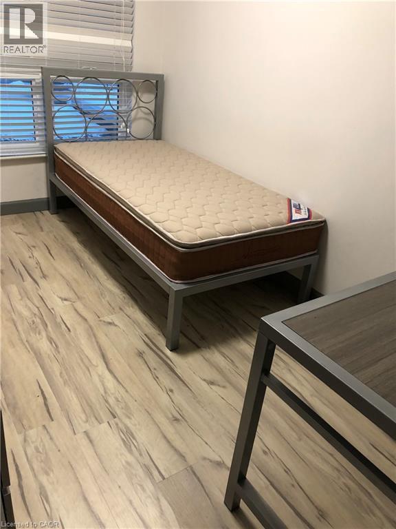 258B Sunview St in Waterloo, ON - Building Photo - Building Photo