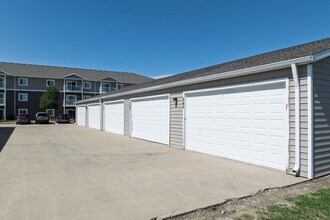 Lincoln Meadows in Dickinson, ND - Building Photo - Building Photo