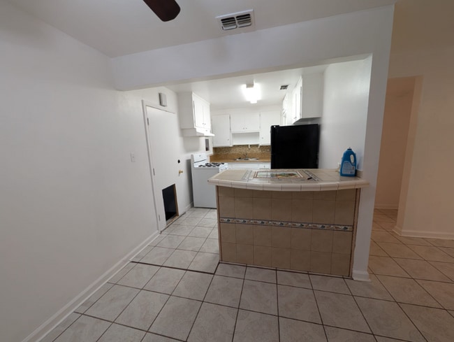 5551 79th St in Sacramento, CA - Foto de edificio - Building Photo