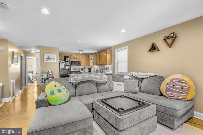 property at 5443 Houghton Pl
