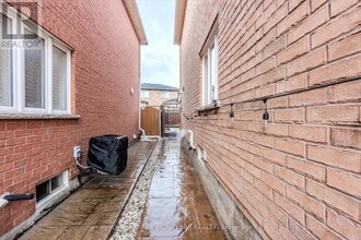 807 Father D'Souza Dr in Mississauga, ON - Building Photo - Building Photo