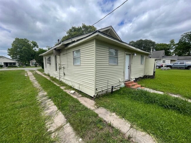 property at 2010 13th St