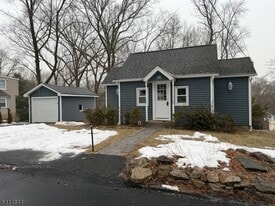 28 Hussa Pl in Denville, NJ - Building Photo