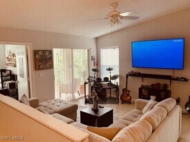 124 Santa Clara Dr in Naples, FL - Building Photo