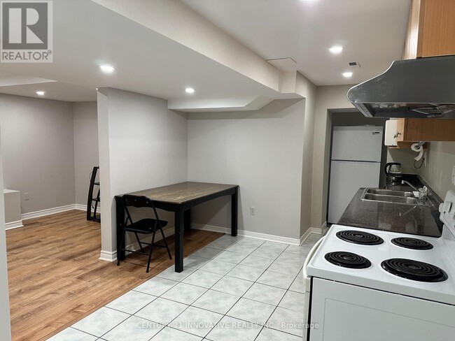 property at 10 Olivewood Dr