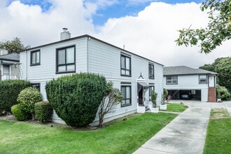 1607 Santa Clara Ave in Alameda, CA - Foto de edificio - Building Photo