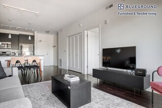 1717 Ridge Ave-Unit -FL3-ID702 in Evanston, IL - Foto de edificio - Building Photo