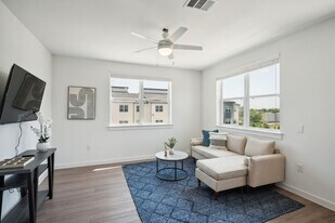5301 Decker Ln, Unit SI FL3-ID1613146P in Austin, TX - Building Photo