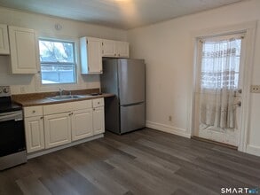 71 E Pearl St in Torrington, CT - Building Photo - Building Photo