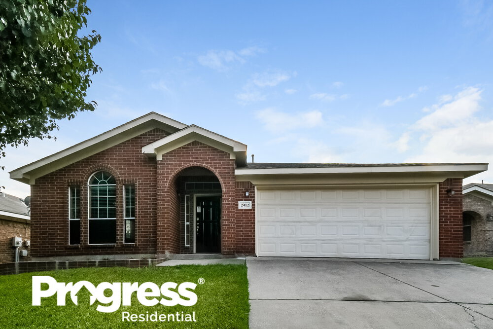 2412 Ensenada Ln in Fort Worth, TX - Foto de edificio