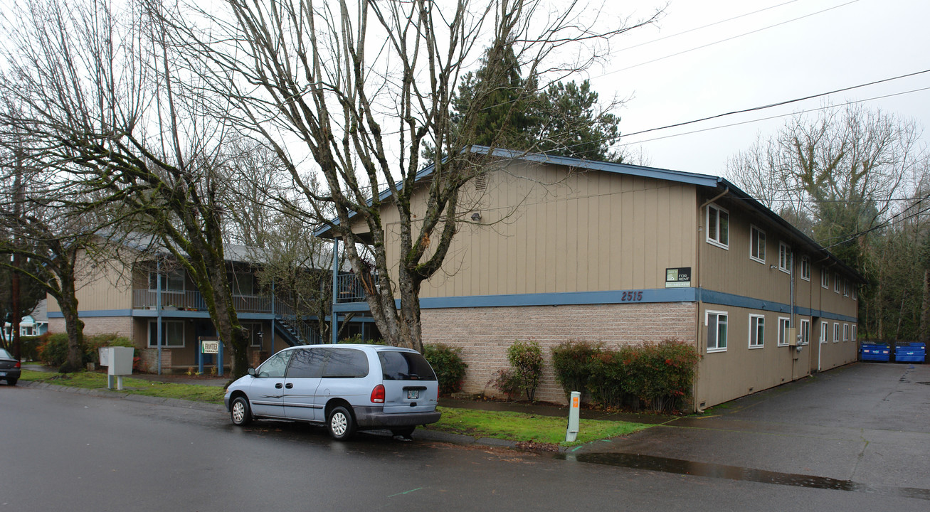 Frontier Terrace in Eugene, OR - Building Photo