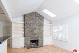 8524 Appian Way in Los Angeles, CA - Building Photo - Building Photo