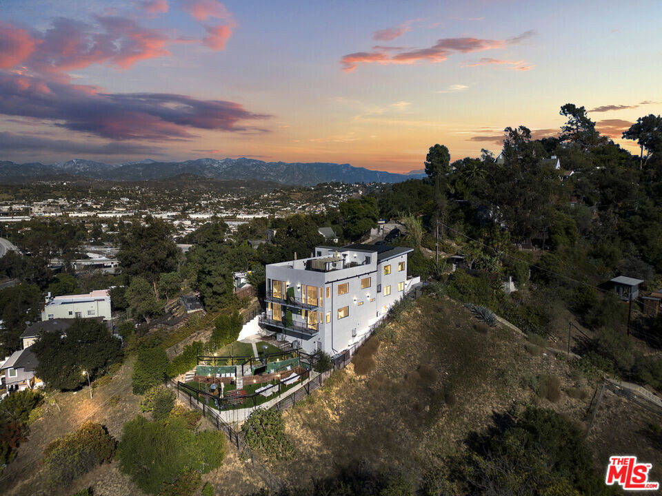 1960 Walcott Way in Los Angeles, CA - Foto de edificio