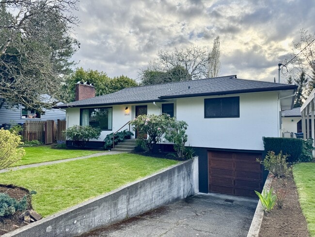 2021 Taft Ave in Bremerton, WA - Building Photo - Building Photo