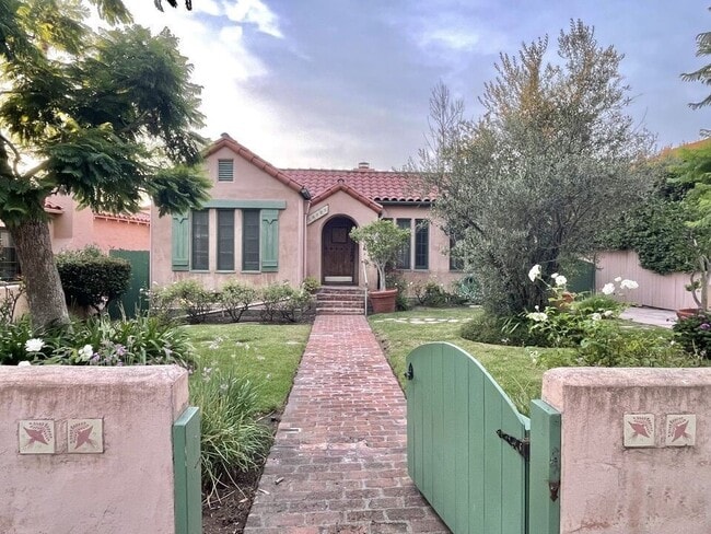 10551 Troon Ave in Los Angeles, CA - Building Photo - Building Photo