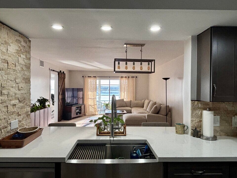 1501 SW 134th Way in Pembroke Pines, FL - Building Photo