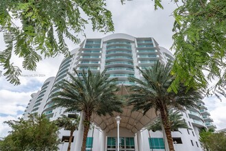 7900 Harbor Island Dr, Unit PH 17 in North Bay Village, FL - Foto de edificio - Building Photo