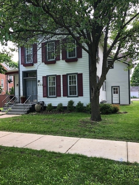213 N Brainard St, Unit 2R