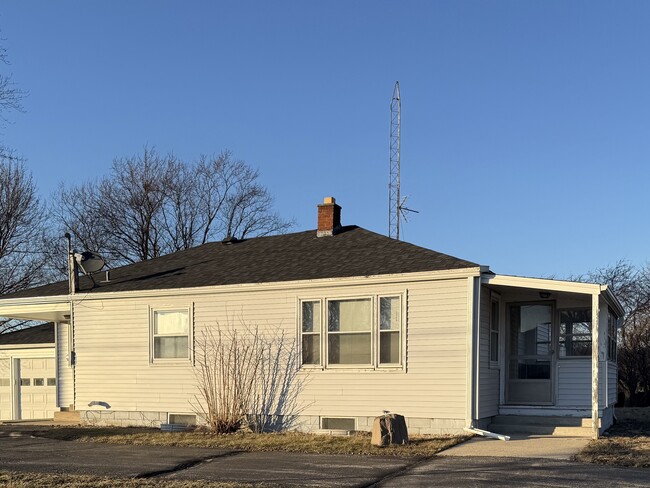 1398 N Rd, Unit North Rd in Burlington, WI - Foto de edificio - Building Photo