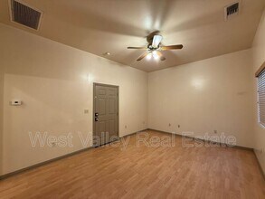 522 Center St in Taft, CA - Foto de edificio - Building Photo