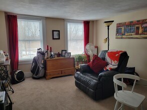 106 Emerson Ave in Hampstead, NH - Building Photo - Building Photo