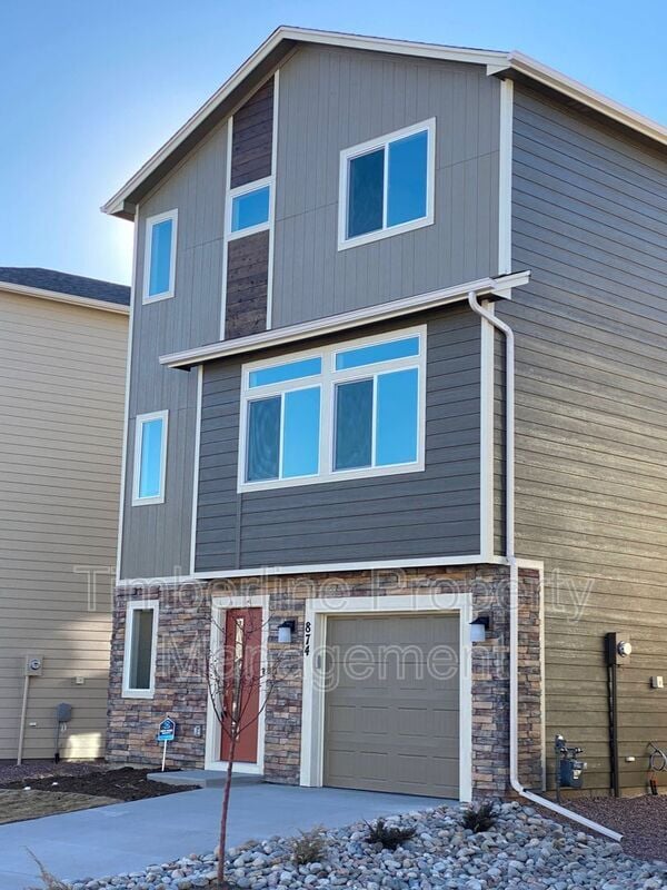 property at 874 Grissom Dr.