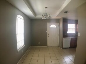 1107 S Palm, Unit 2 in Pharr, TX - Building Photo - Building Photo