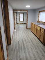 615 N Oak St in Hoisington, KS - Building Photo