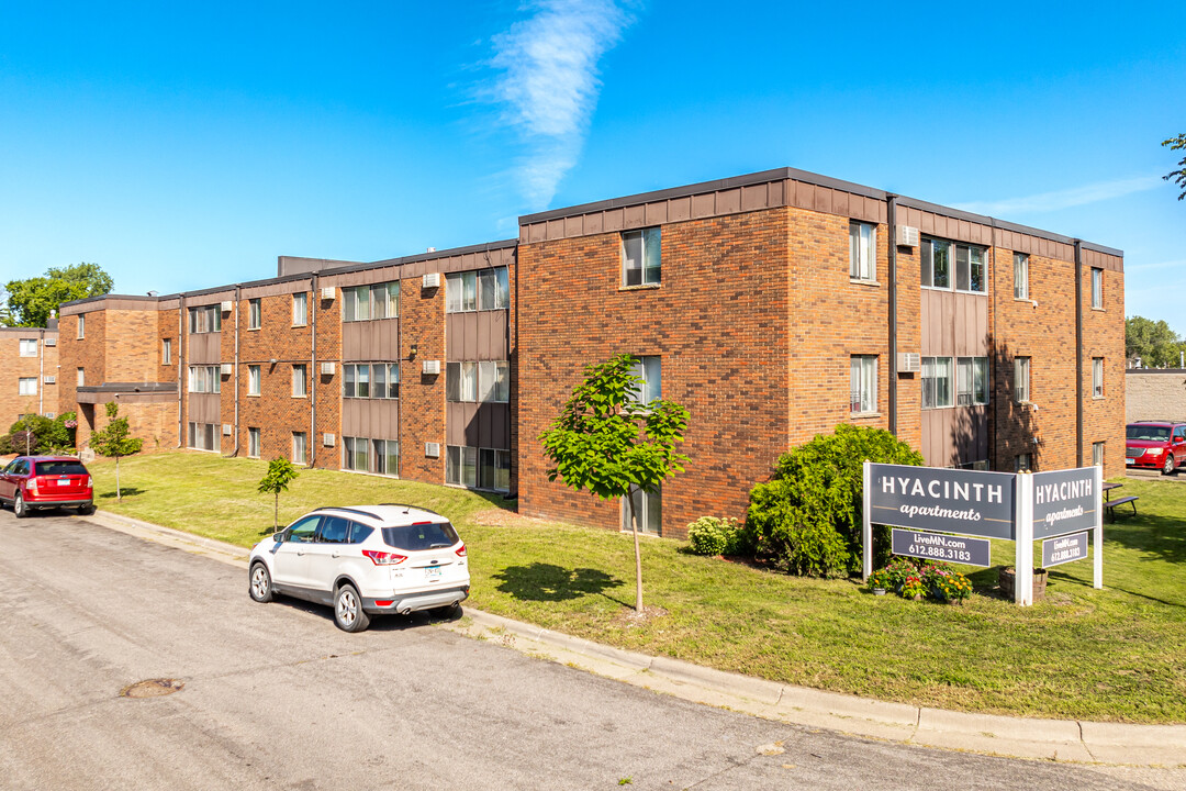 Hyacinth Apartments in St. Paul, MN - Foto de edificio