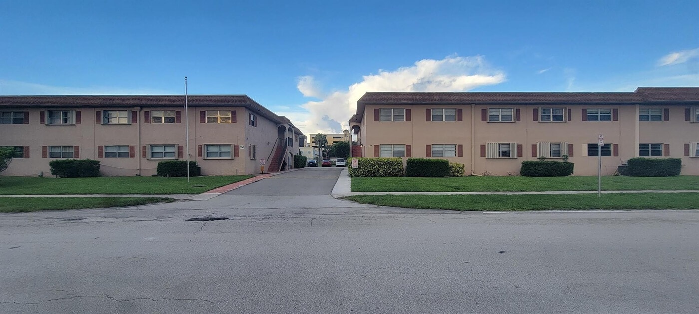 600 SW 2nd Ave in Boca Raton, FL - Building Photo