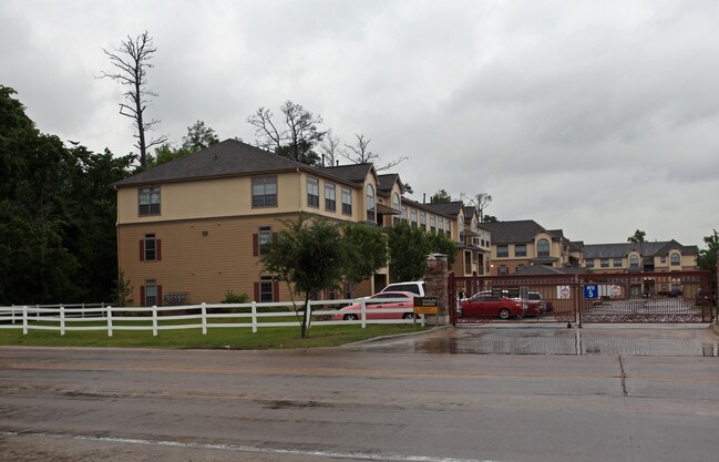 Uvalde Ranch Apartments in Houston, TX - Foto de edificio - Building Photo