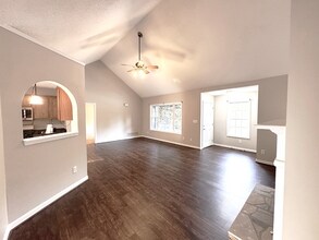 745 Oak Glen Dr in Dallas, GA - Foto de edificio - Building Photo
