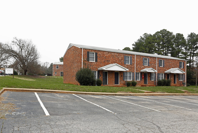 Colonial Arms Apartments in Raleigh, NC - Building Photo - Building Photo