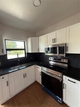 512 NW 2nd Ave in Hallandale Beach, FL - Building Photo - Building Photo