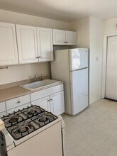 1301 Manhattan Beach Blvd, Unit 3 in Manhattan Beach, CA - Building Photo - Building Photo