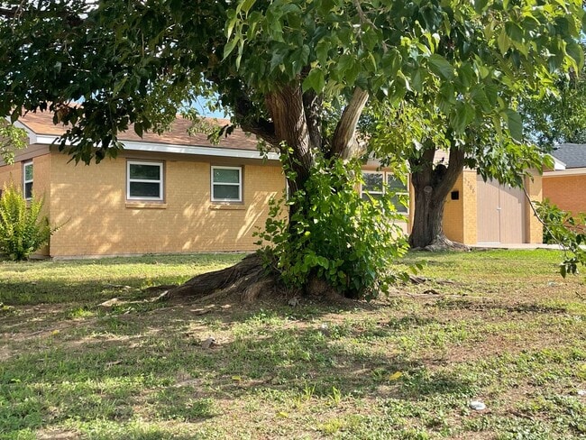 3208 Cornell Ave in Big Spring, TX - Building Photo - Building Photo