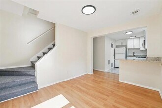 12 Saddlewood Ct in Jersey City, NJ - Building Photo - Building Photo