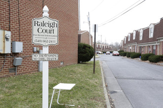 Raleigh Court in Winchester, VA - Foto de edificio - Building Photo