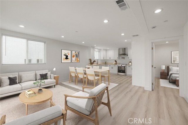 637 N Kingsley Dr in Los Angeles, CA - Building Photo