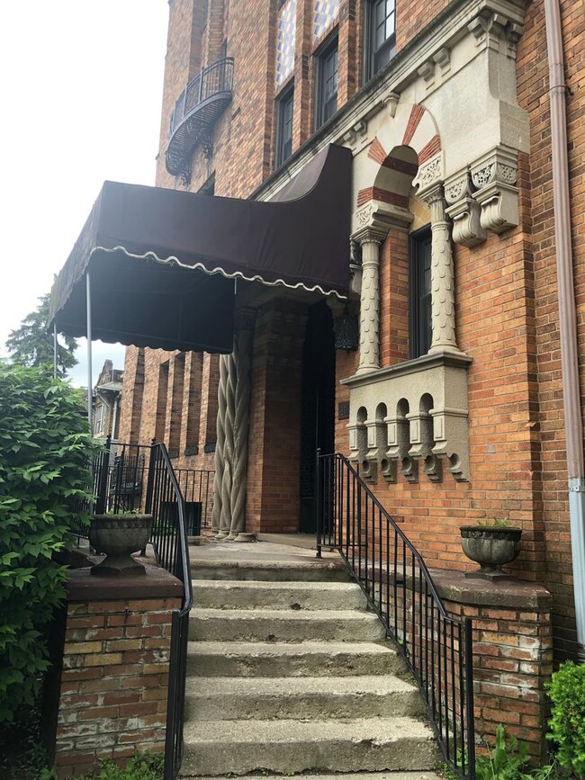 2023 Tuxedo St in Detroit, MI - Foto de edificio - Building Photo