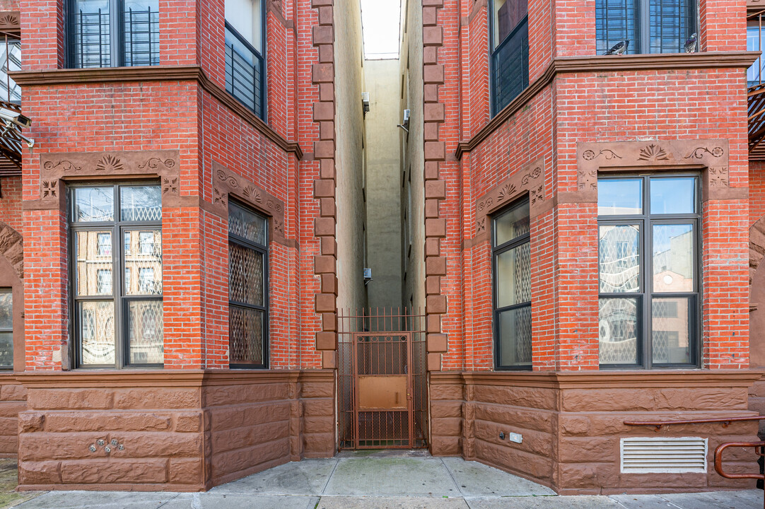 32 Macdonough St in Brooklyn, NY - Building Photo