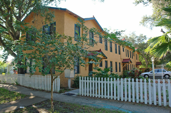 Spiegel Apartments in Sarasota, FL - Foto de edificio - Building Photo