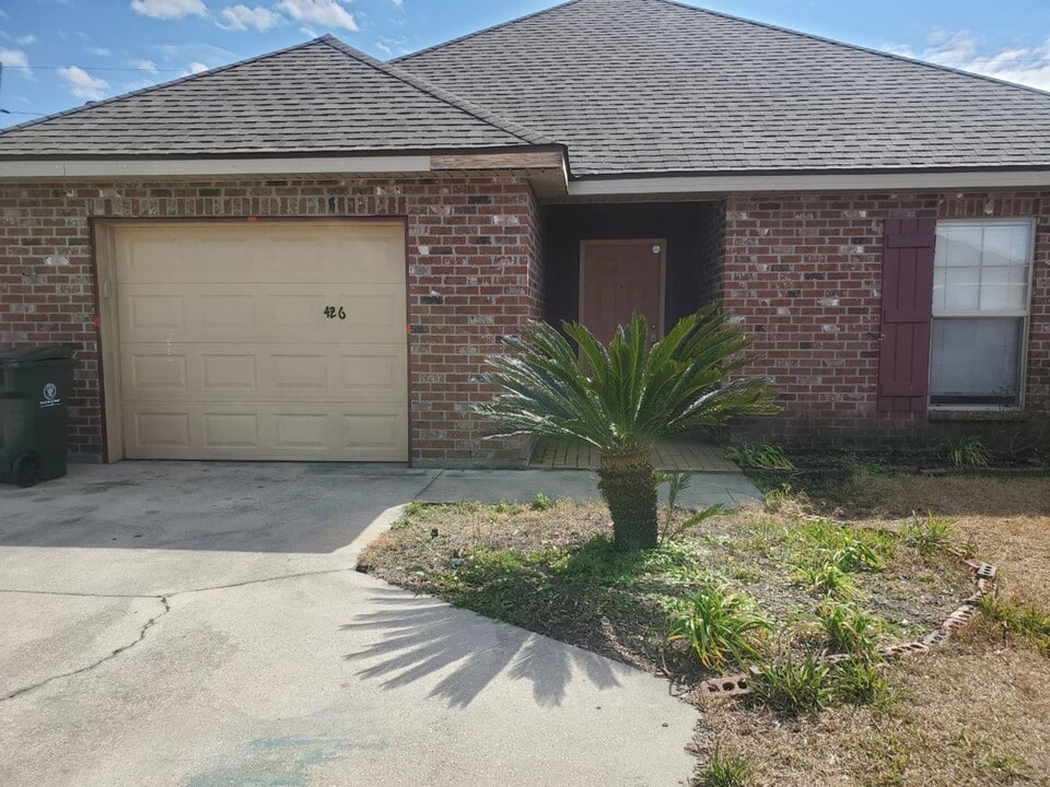 426 Christopher Dr in Houma, LA - Foto de edificio